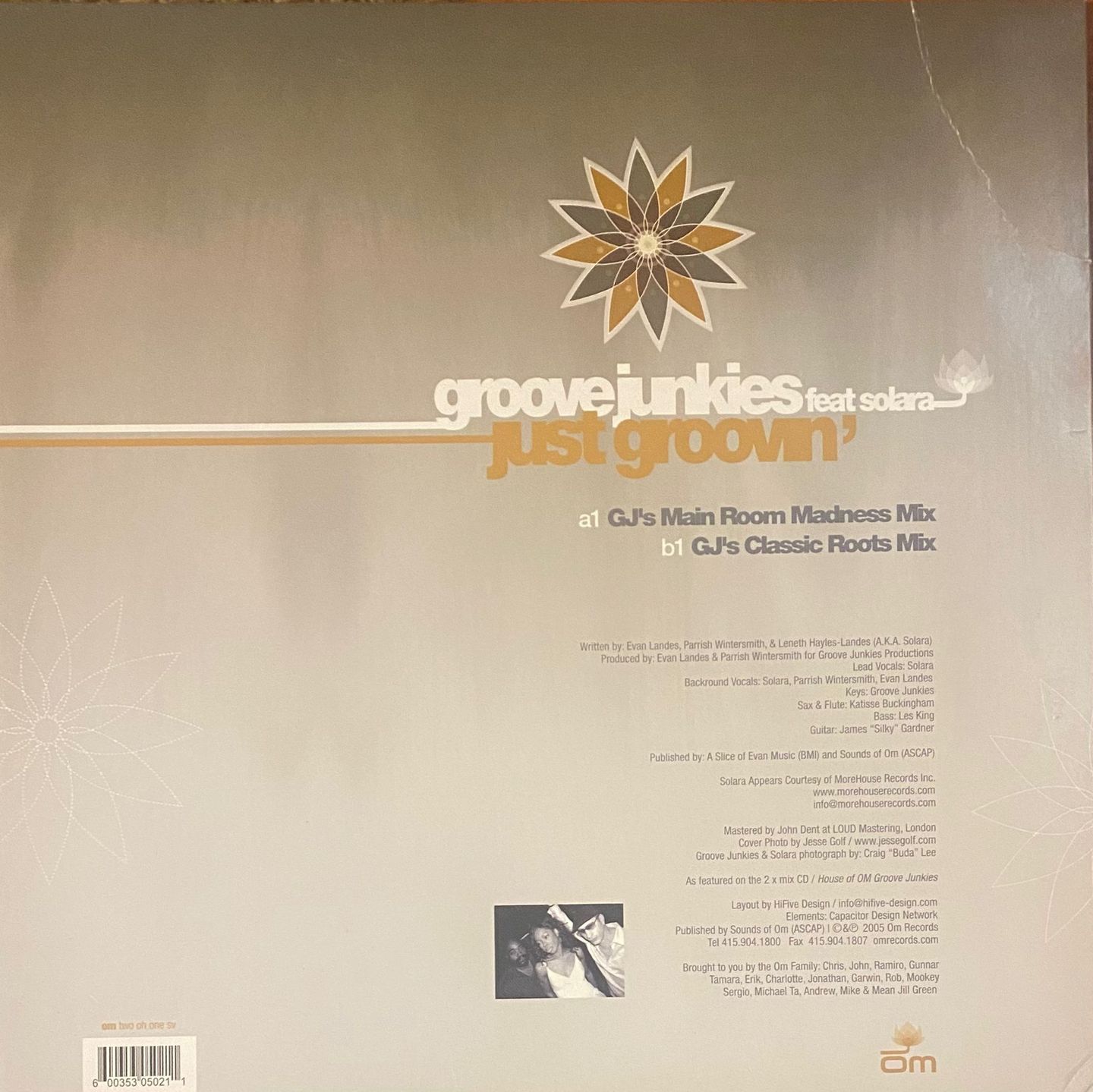 Groove Junkies - Just Groovin' | OM Records (om-201sv) - 2