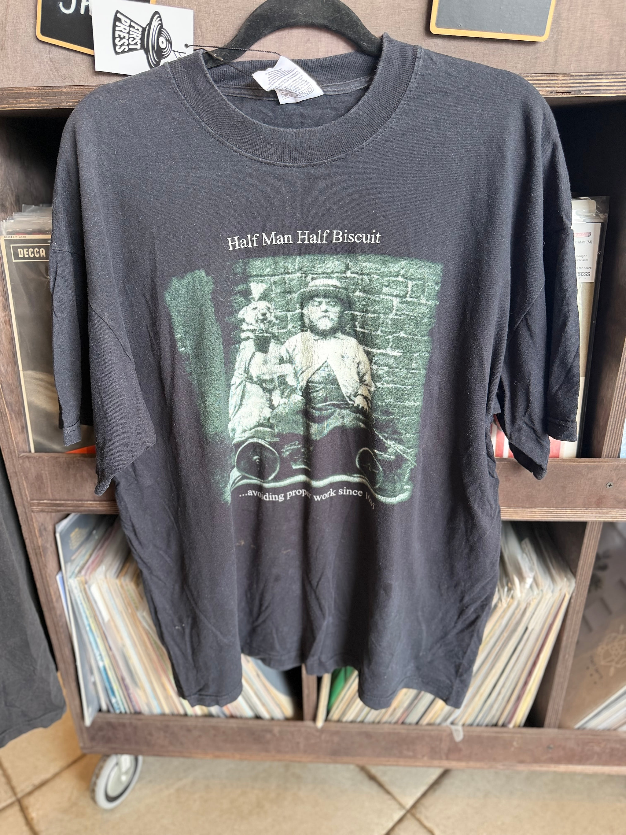 First Press - Original Late 1990s Half Man Half Biscuit ‘Avoiding Proper Work’ Vintage T-Shirt – XL First Press - Original Late 1990s Half Man Half Biscuit ‘Avoiding Proper Work’ Vintage T-Shirt – XL