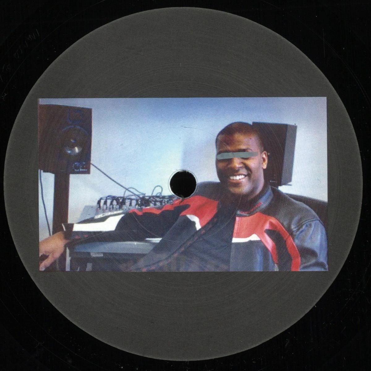 Dj Wayne Ritchie - Listen Keenly EP | Holic Trax (HT034) Dj Wayne Ritchie - Listen Keenly EP | Holic Trax (HT034)