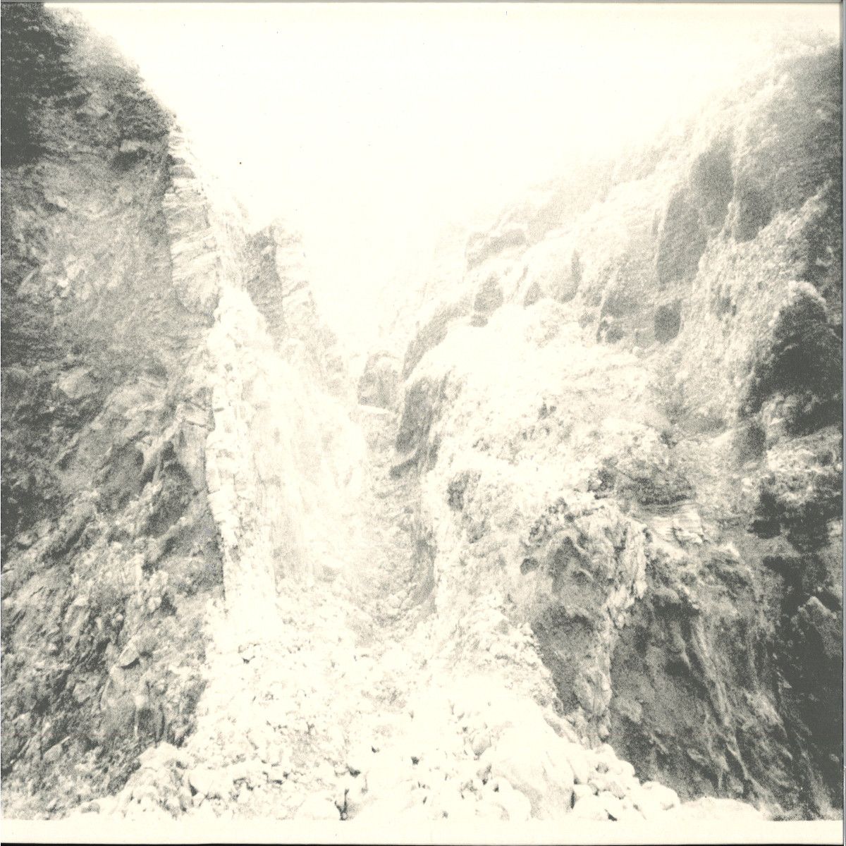 Staran Wake - S/T | Hands In The Dark (HITD063)