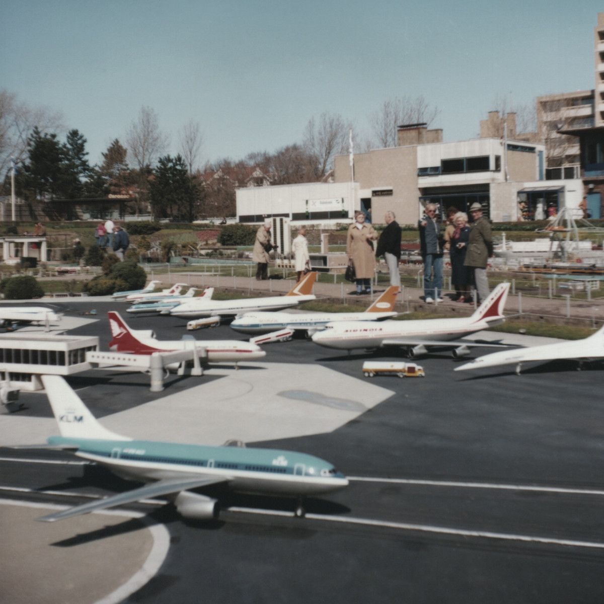 Andrew Hargreaves - Drones In The Air | Tape Loop Orchestra (TLOARHLP001) - main Andrew Hargreaves - Drones In The Air | Tape Loop Orchestra (TLOARHLP001) - main